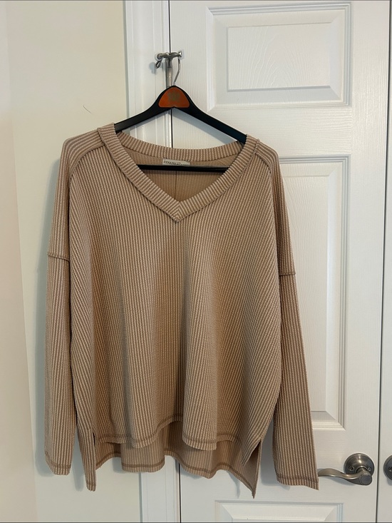 Zenana Outfitters Tops - Zenana Ash Mocha/Taupe Ribbed V-Neck Too with Exposed Seam size L/XL